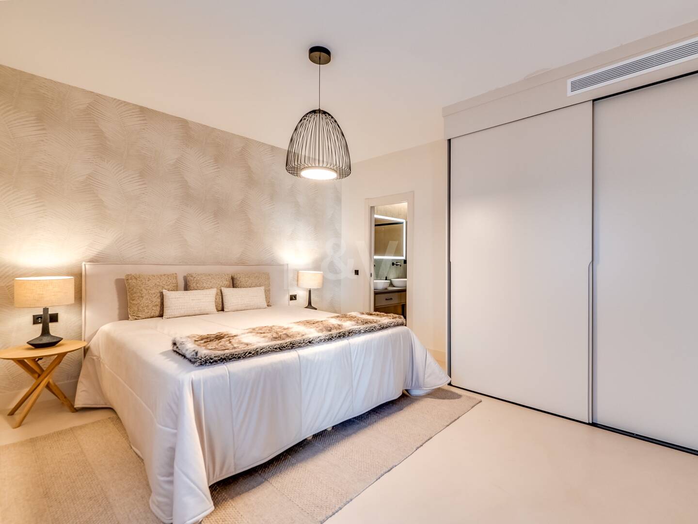 Moderniserad Portside Lägenhet i Puerto Banús