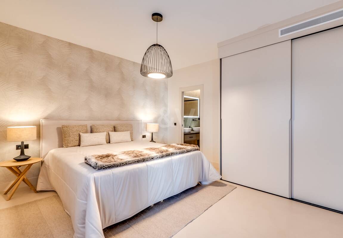 Moderniserad Portside Lägenhet i Puerto Banús