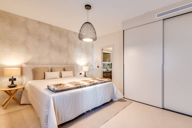 Moderniserad Portside Lägenhet i Puerto Banús