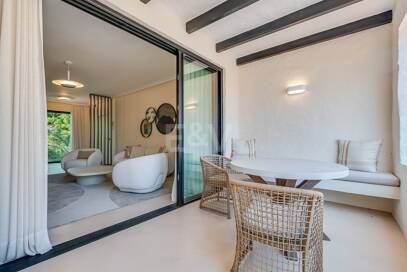 Moderniserad Portside Lägenhet i Puerto Banús