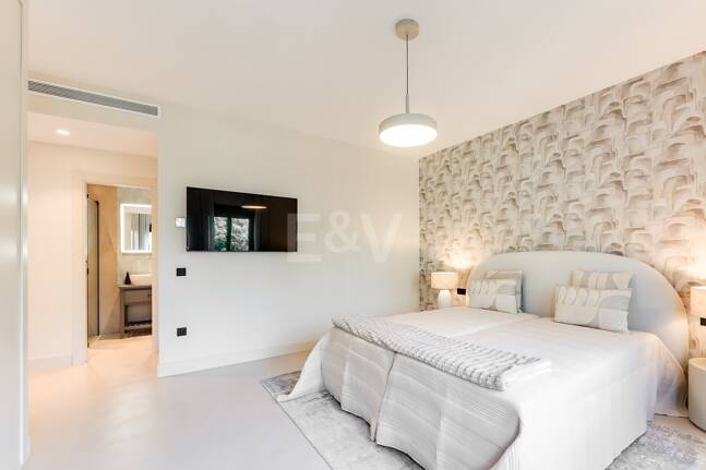 Moderniserad Portside Lägenhet i Puerto Banús