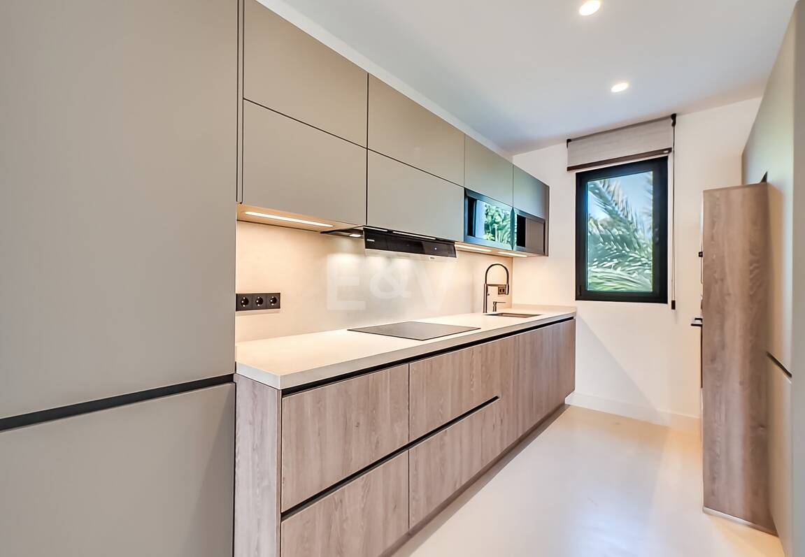 Moderniserad Portside Lägenhet i Puerto Banús