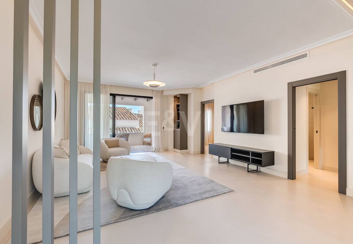 Moderniserad Portside Lägenhet i Puerto Banús