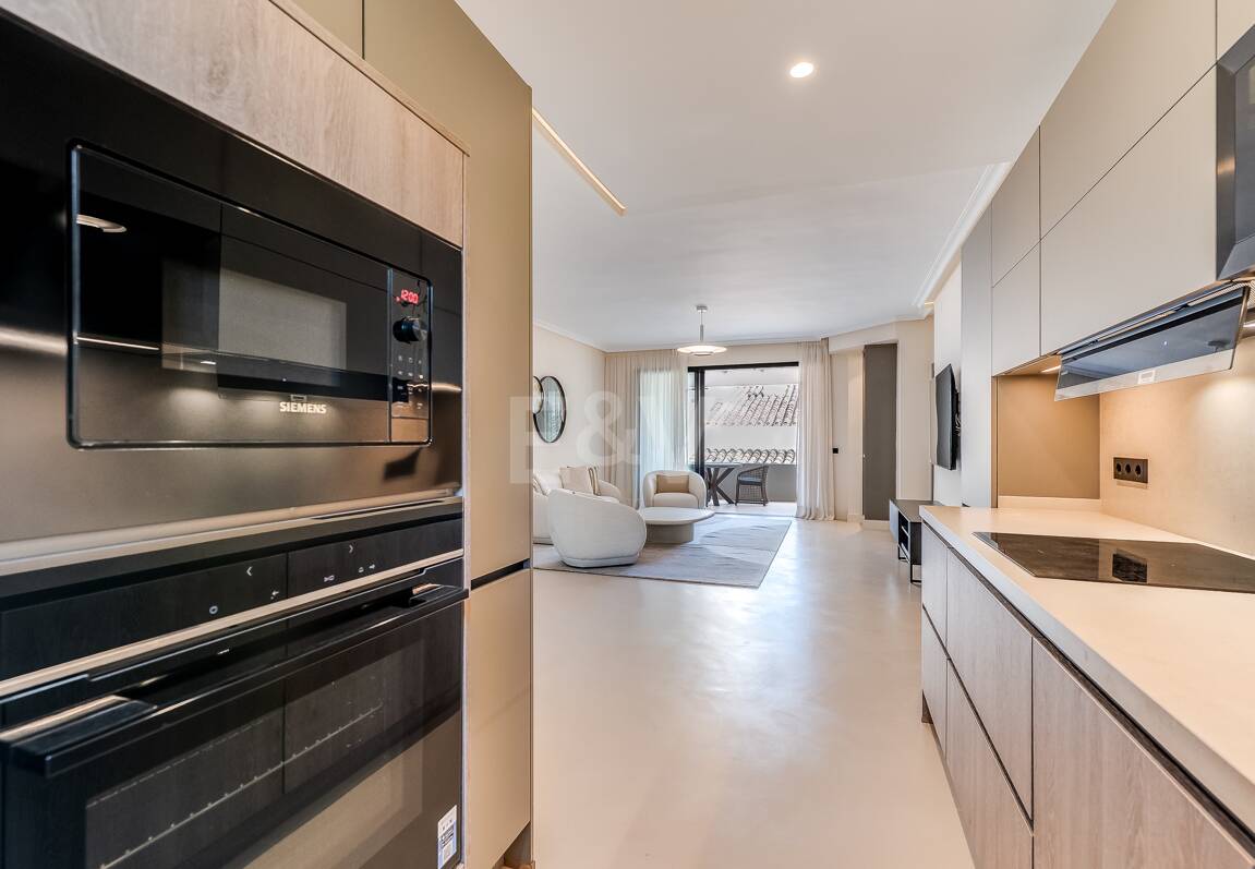 Moderniserad Portside Lägenhet i Puerto Banús