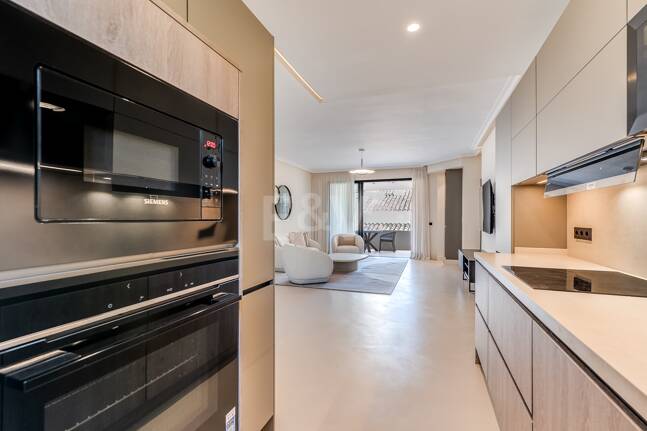 Moderniserad Portside Lägenhet i Puerto Banús