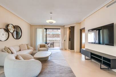 Neugestaltete Wohnung in erster Linie von Puerto Banús