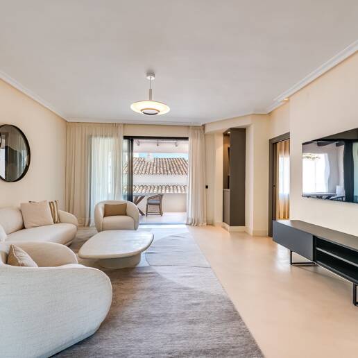 Neugestaltete Wohnung in erster Linie von Puerto Banús