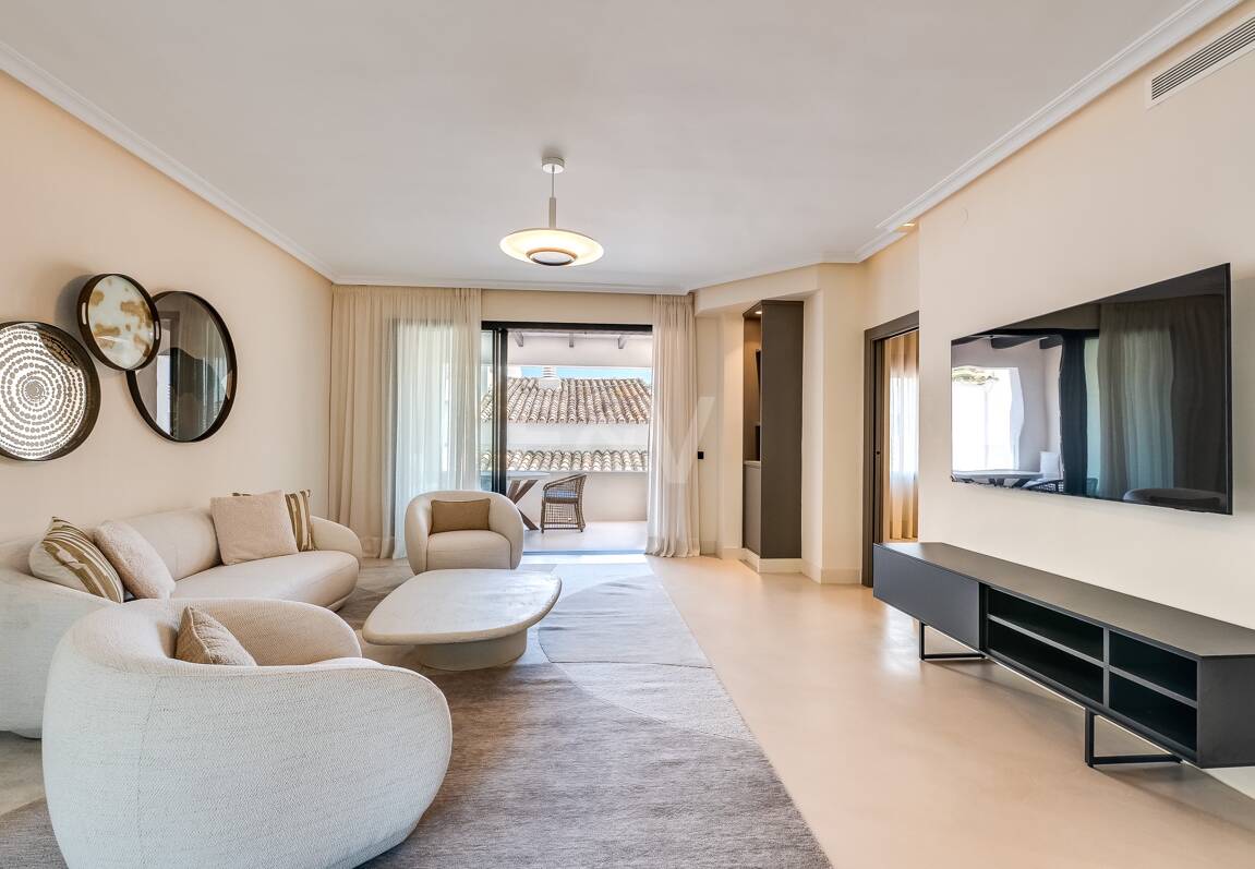 Moderniserad Portside Lägenhet i Puerto Banús