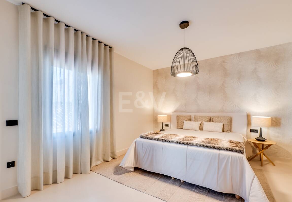 Moderniserad Portside Lägenhet i Puerto Banús