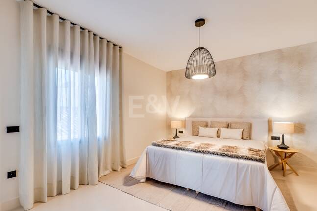 Moderniserad Portside Lägenhet i Puerto Banús