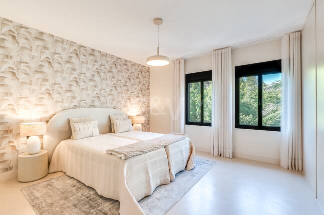 Moderniserad Portside Lägenhet i Puerto Banús