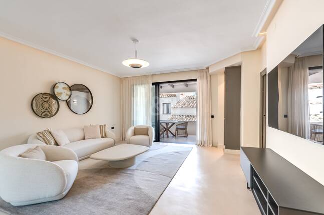 Moderniserad Portside Lägenhet i Puerto Banús