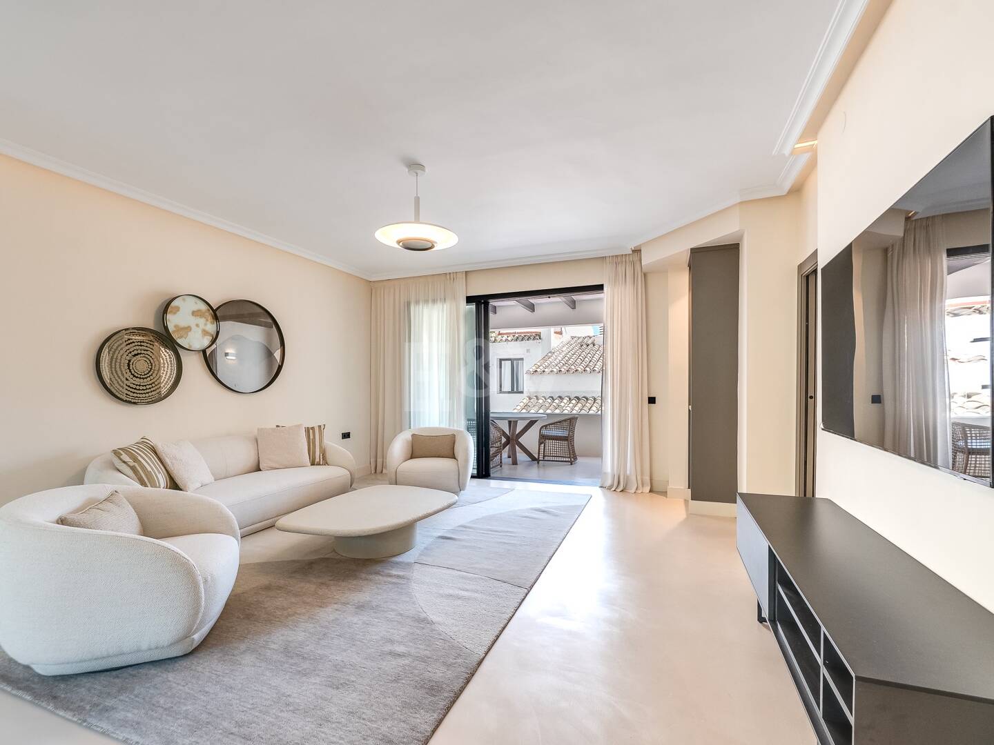 Moderniserad Portside Lägenhet i Puerto Banús