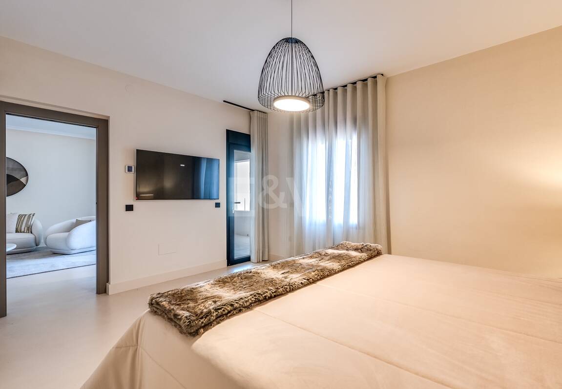 Moderniserad Portside Lägenhet i Puerto Banús