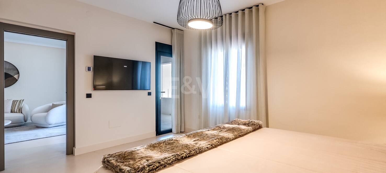 Moderniserad Portside Lägenhet i Puerto Banús