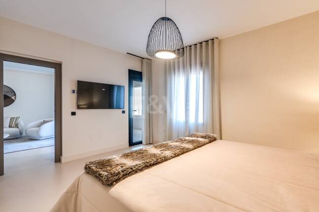 Moderniserad Portside Lägenhet i Puerto Banús