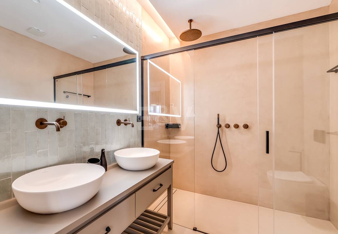 Moderniserad Portside Lägenhet i Puerto Banús