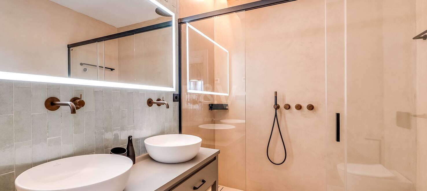 Moderniserad Portside Lägenhet i Puerto Banús