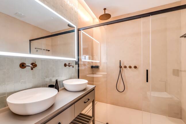 Moderniserad Portside Lägenhet i Puerto Banús