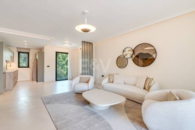 Moderniserad Portside Lägenhet i Puerto Banús