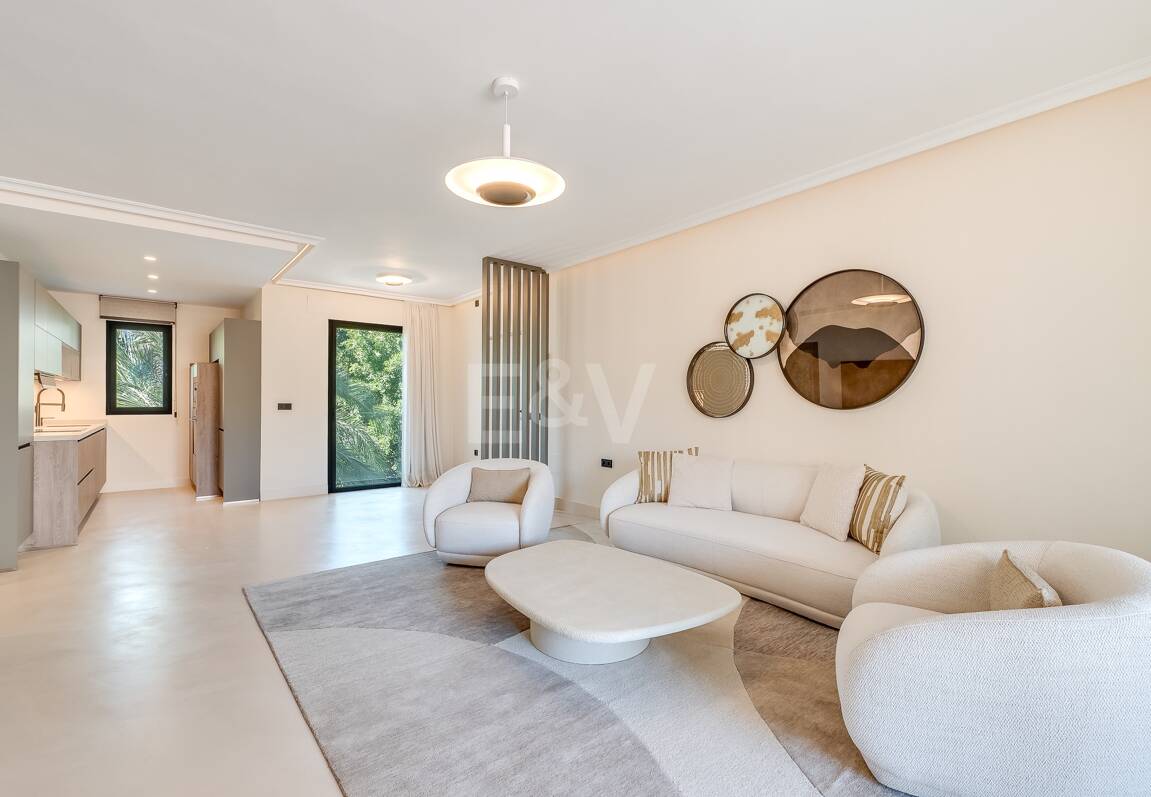 Moderniserad Portside Lägenhet i Puerto Banús