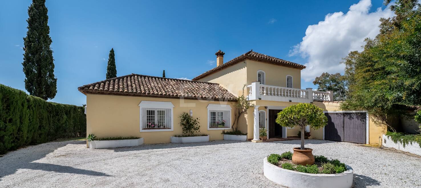 Prime Villa to Redesign with Spectacular Sea and Mountain Vistas