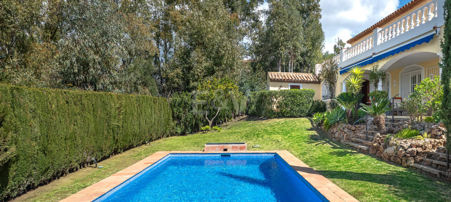Prime Villa to Redesign with Spectacular Sea and Mountain Vistas