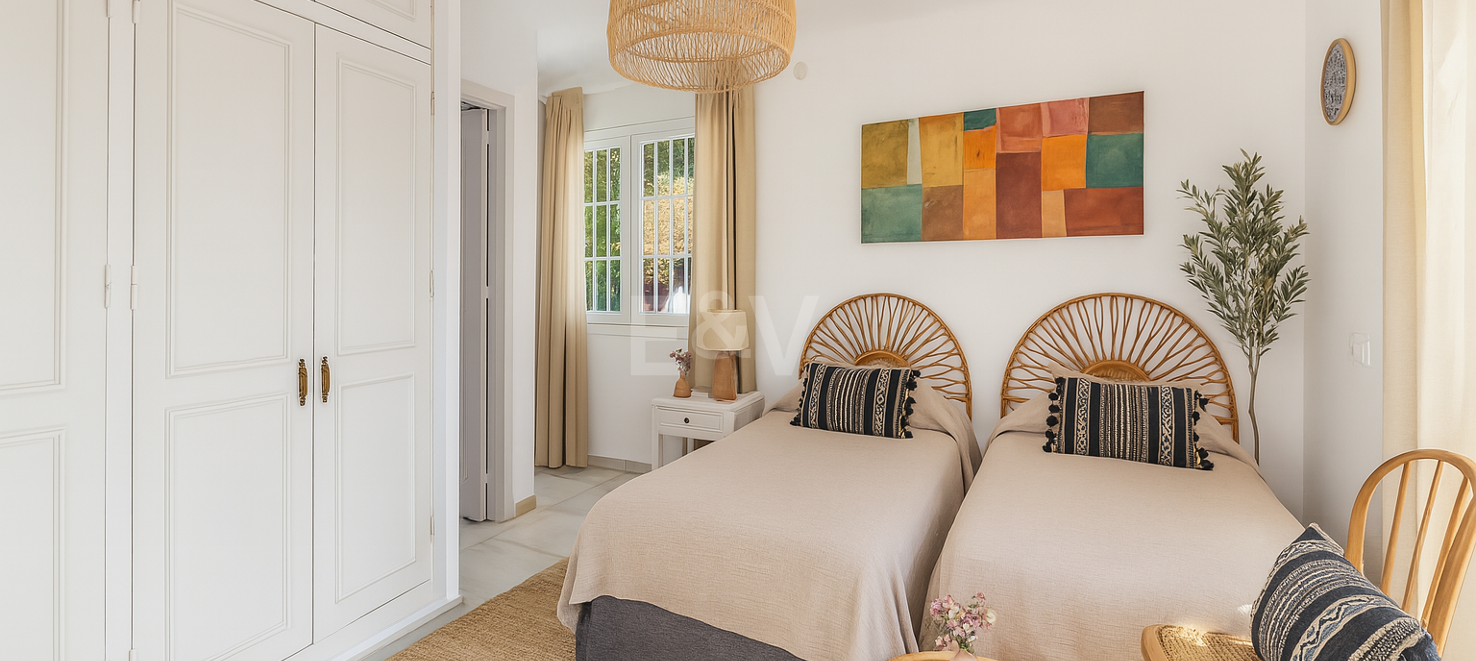 Klassisk villa med havsutsikt och gästhus Puerto del Almendro, Los Arqueros