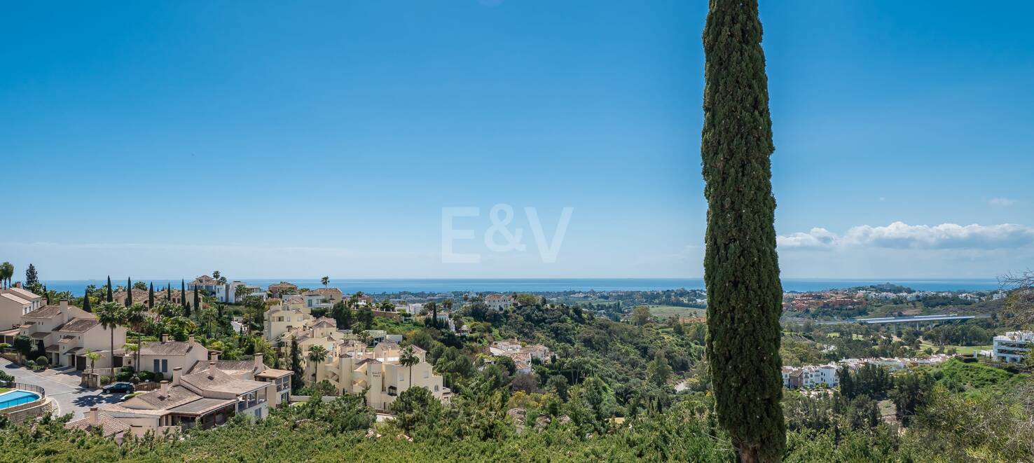 Prime Villa to Redesign with Spectacular Sea and Mountain Vistas