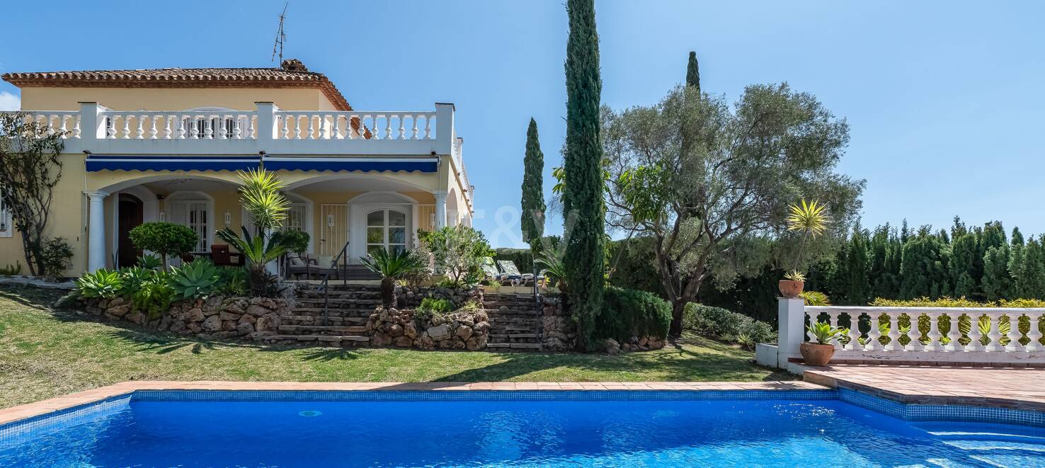 Prime Villa to Redesign with Spectacular Sea and Mountain Vistas