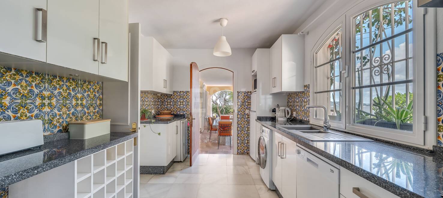 Prime Villa to Redesign with Spectacular Sea and Mountain Vistas