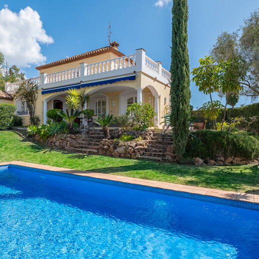 Prime Villa to Redesign with Spectacular Sea and Mountain Vistas