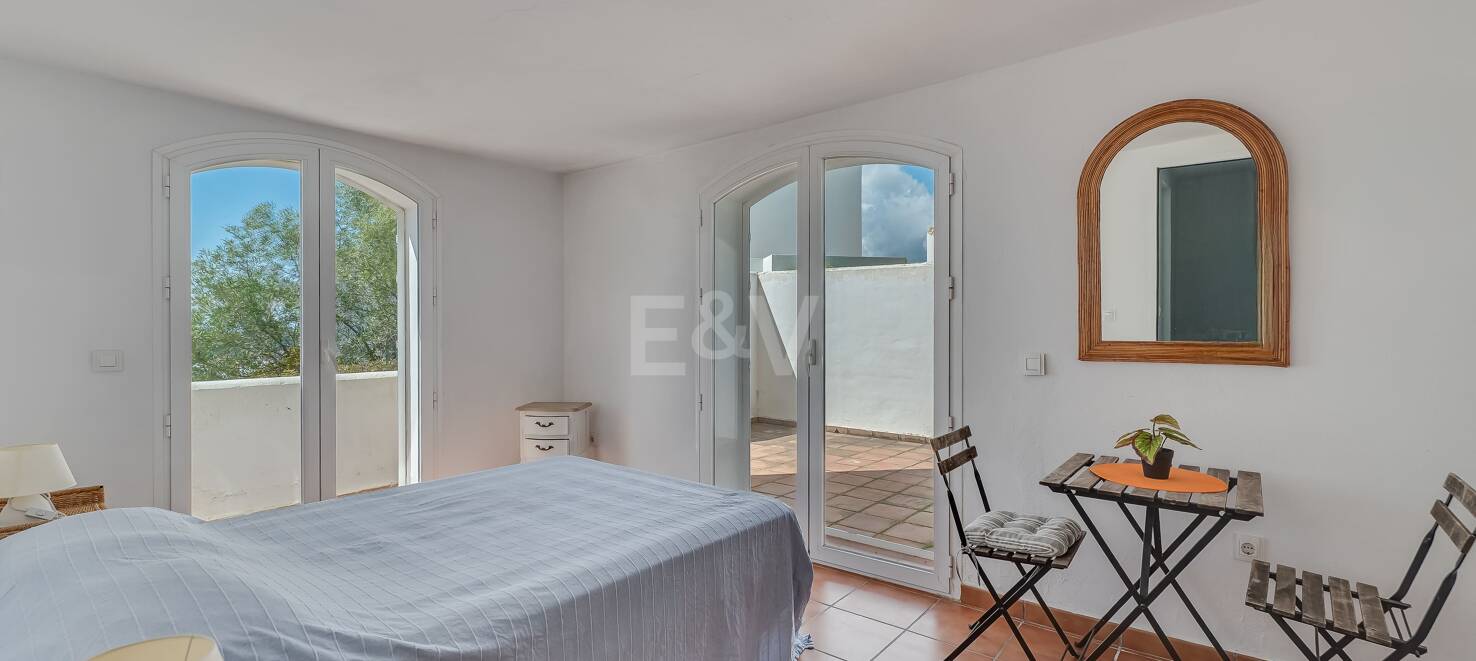 Prime Villa to Redesign with Spectacular Sea and Mountain Vistas