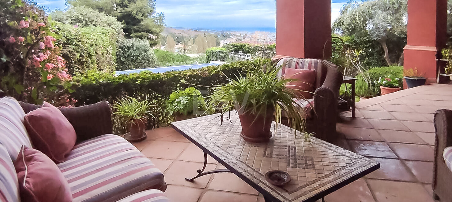 Elegant Villa med hisnande utsikt i Xarblanca, Marbella