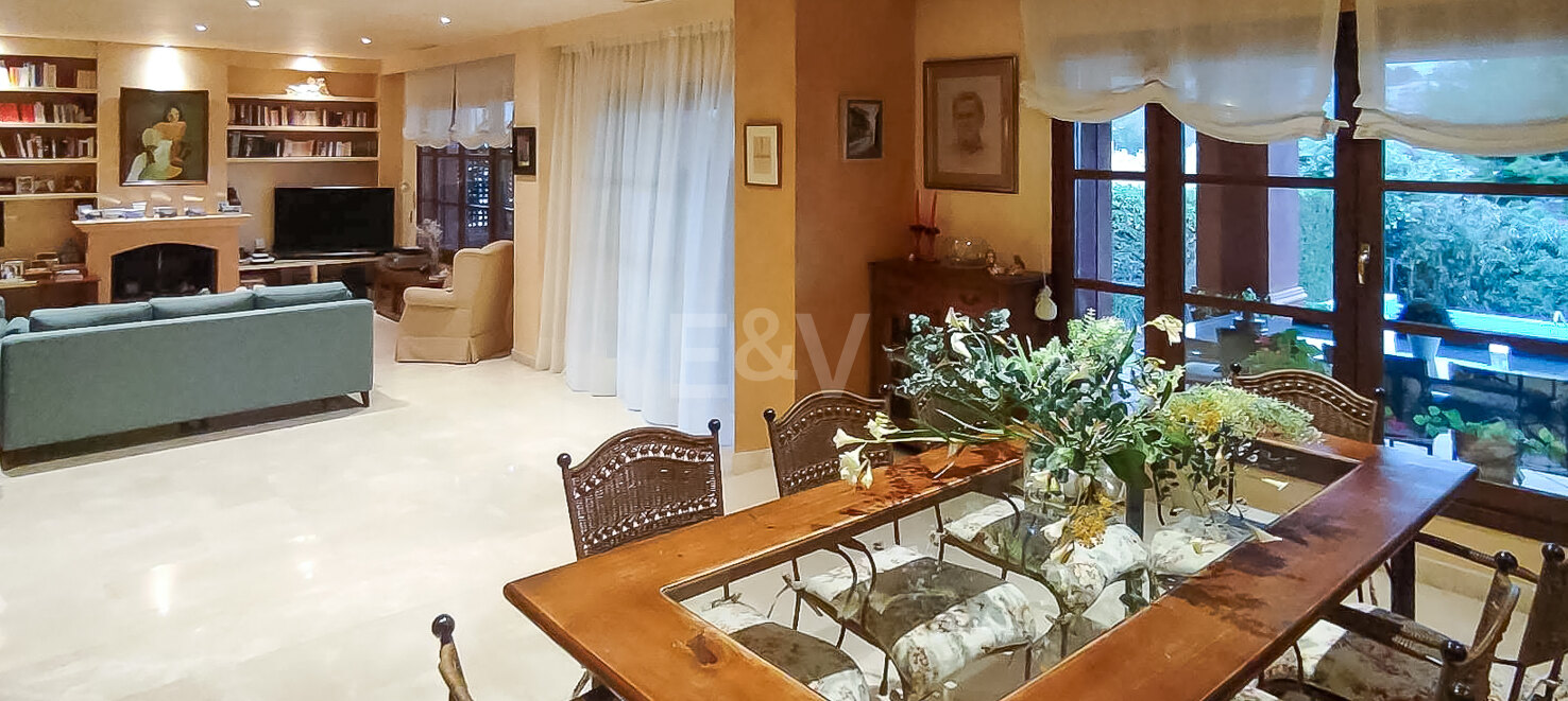 Elegant Villa med hisnande utsikt i Xarblanca, Marbella