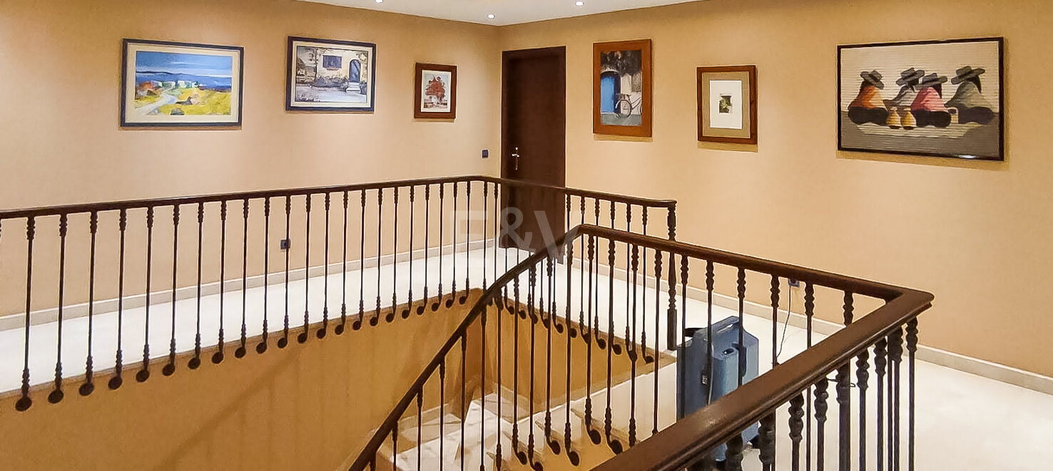 Elegant Villa med hisnande utsikt i Xarblanca, Marbella