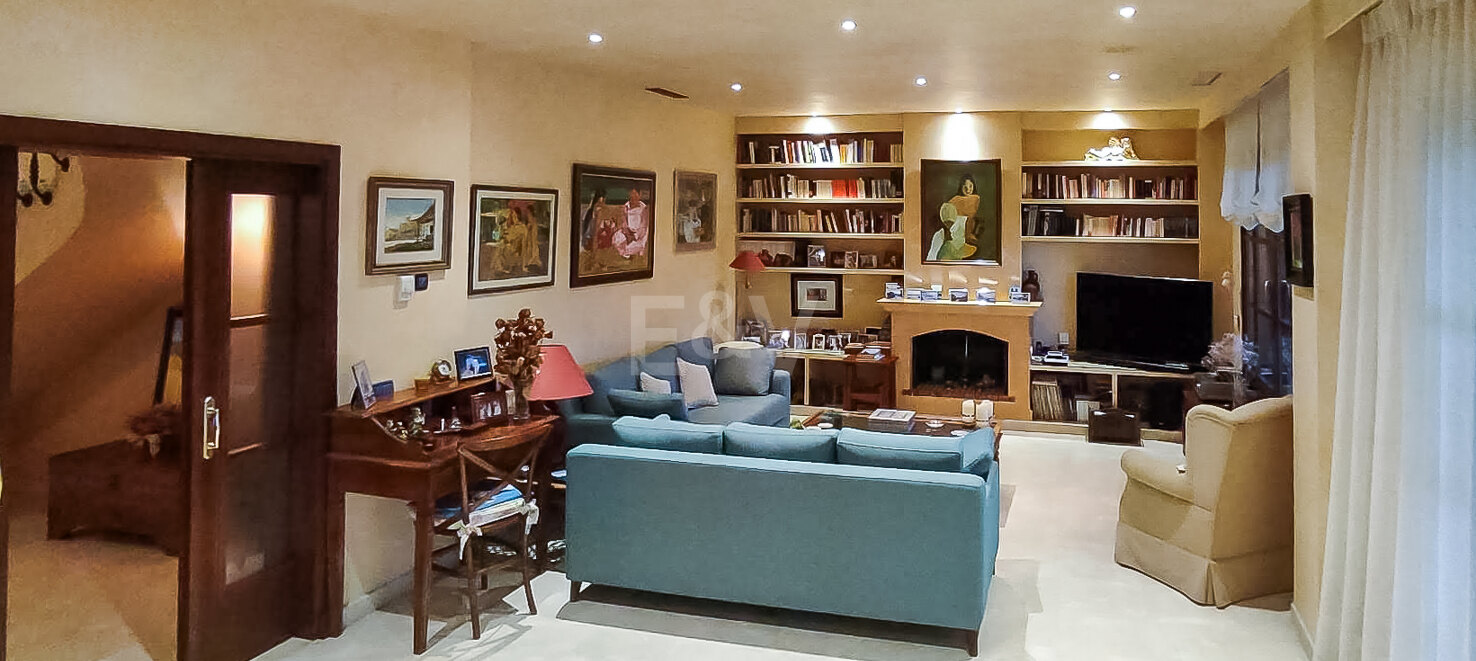 Elegant Villa med hisnande utsikt i Xarblanca, Marbella