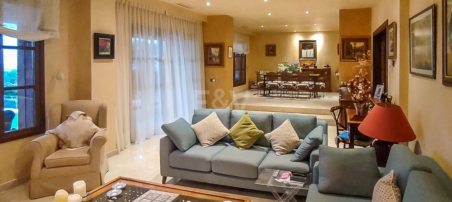 Elegant Villa med hisnande utsikt i Xarblanca, Marbella
