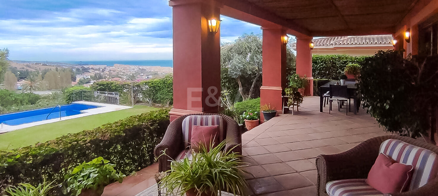 Elegant Villa med hisnande utsikt i Xarblanca, Marbella