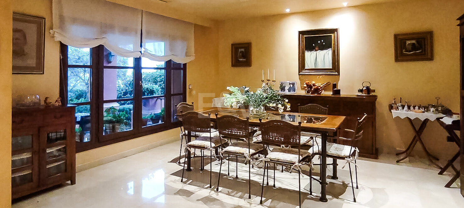 Elegant Villa med hisnande utsikt i Xarblanca, Marbella