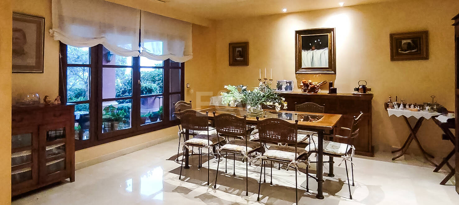 Elegant Villa med hisnande utsikt i Xarblanca, Marbella