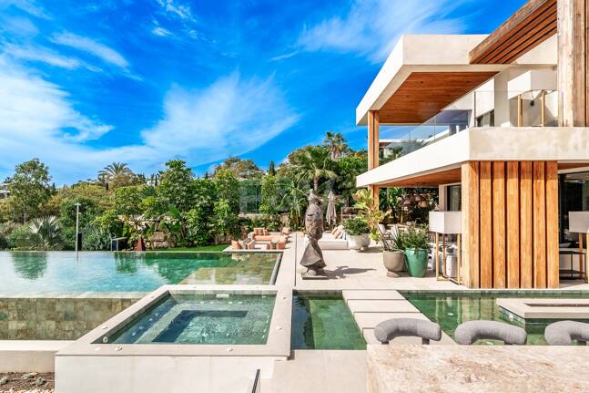 Spektakulär villa i Los Flamingos med panoramautsikt över havet