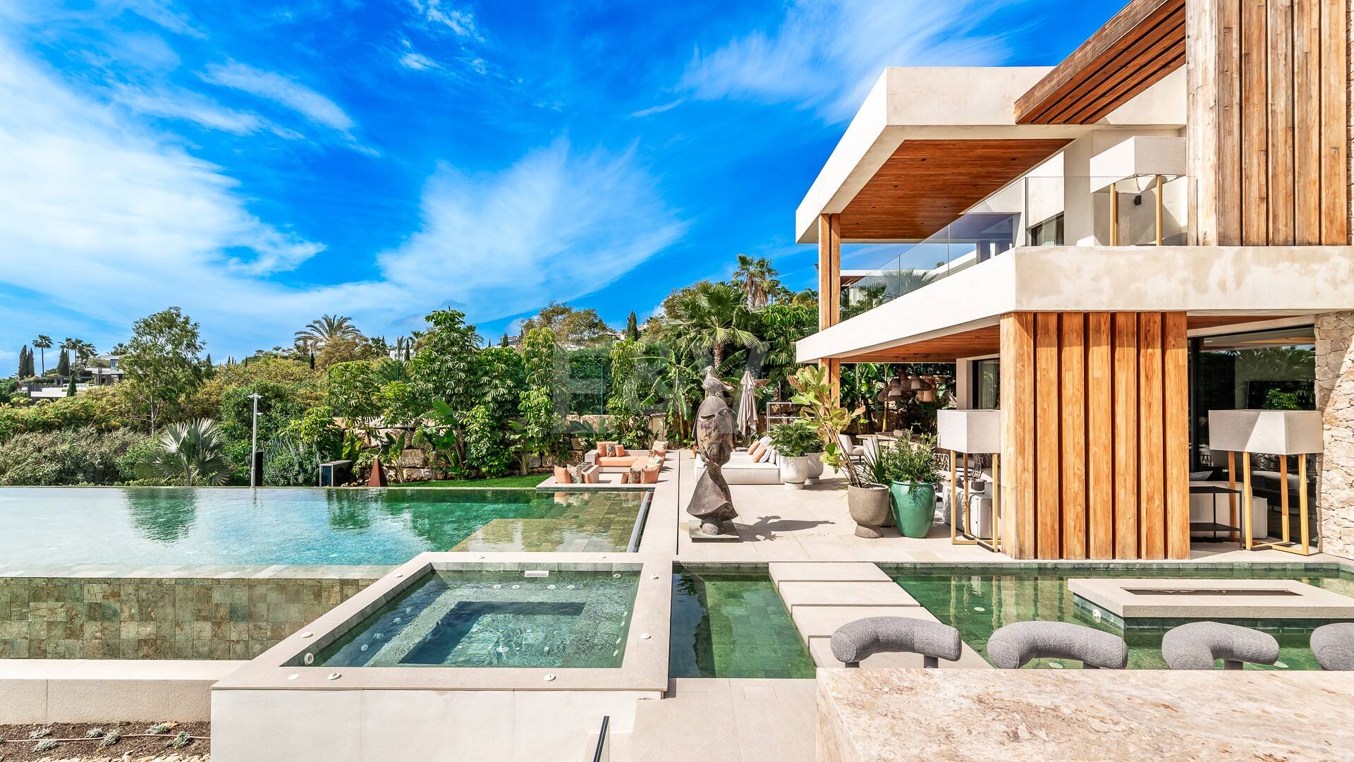 Espectacular villa en Los Flamingos con vistas panorámicas al mar