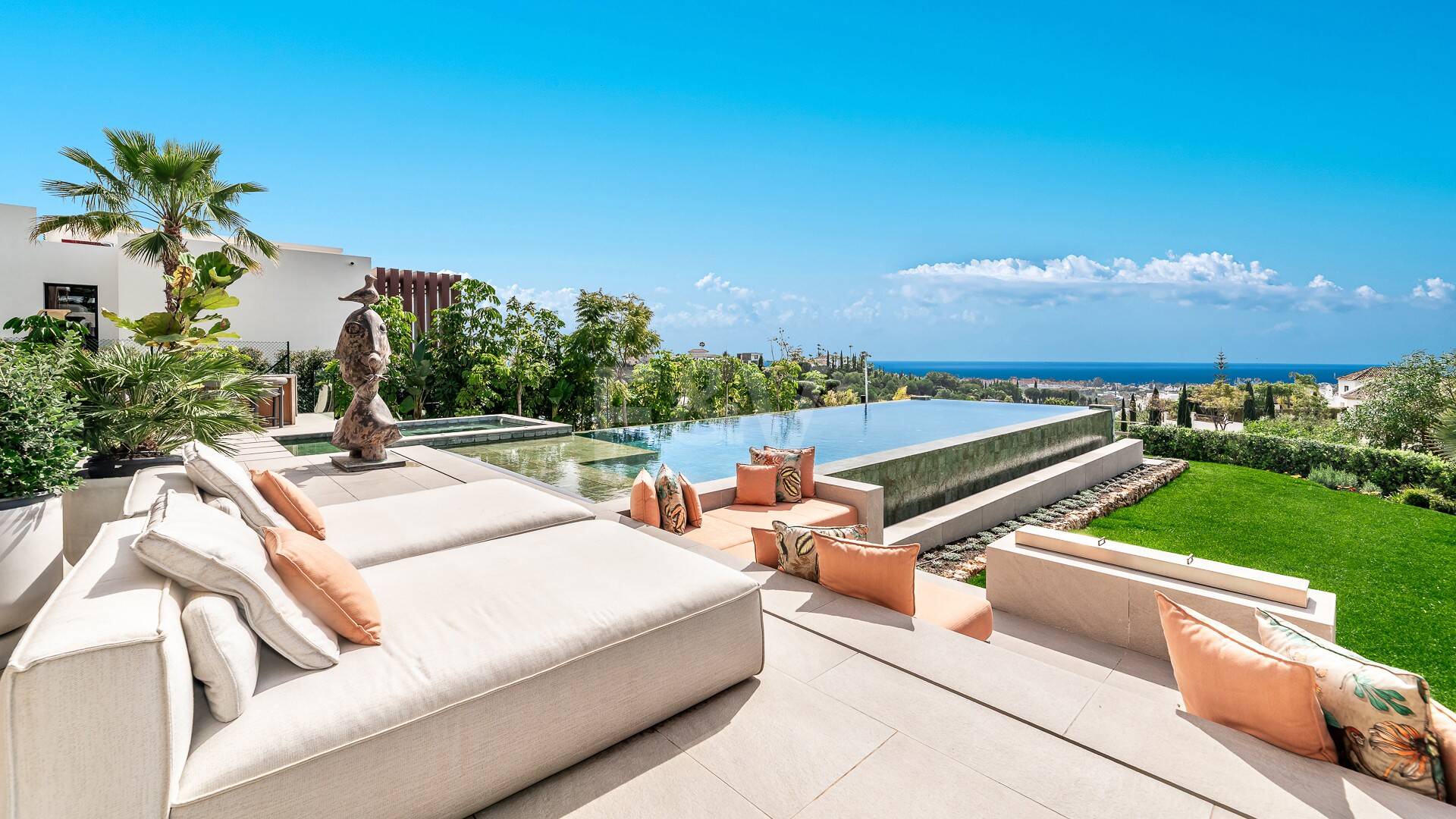 Espectacular villa en Los Flamingos con vistas panorámicas al mar