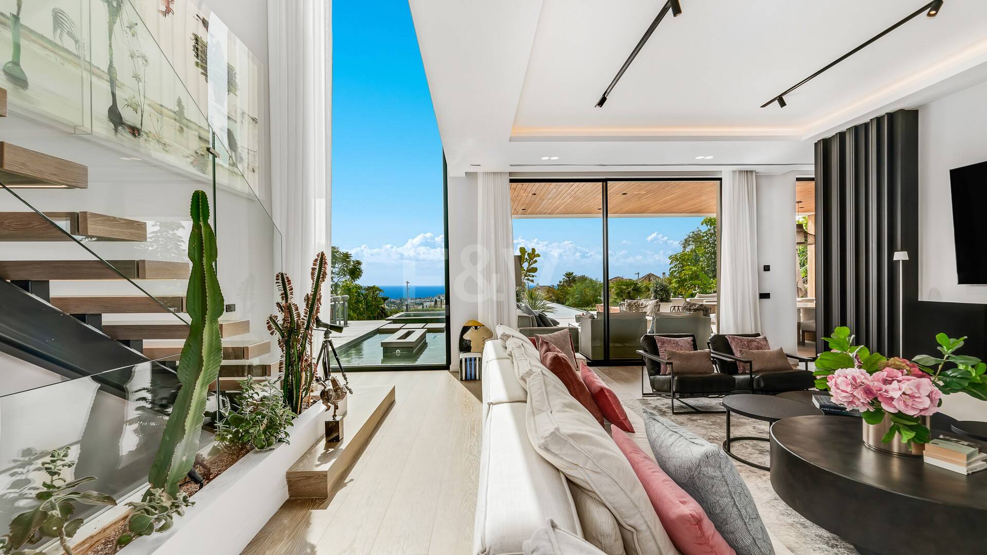 Espectacular villa en Los Flamingos con vistas panorámicas al mar