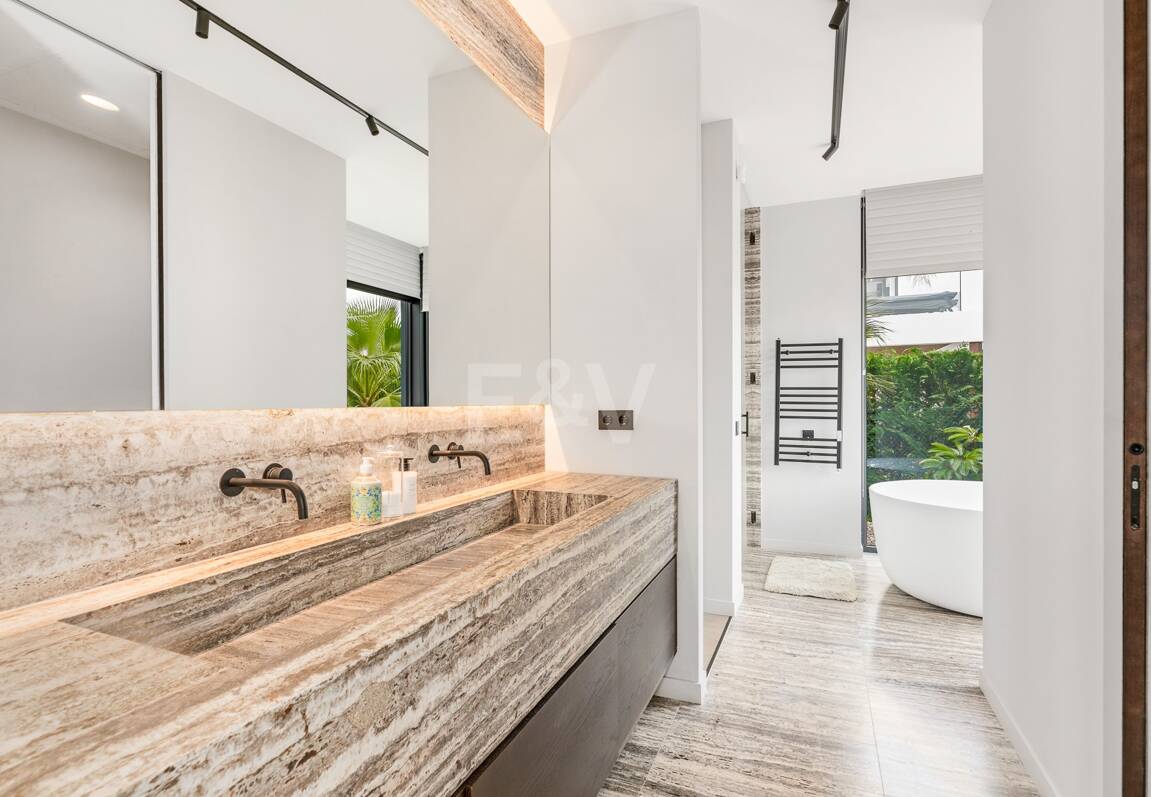 Spektakulär villa i Los Flamingos med panoramautsikt över havet