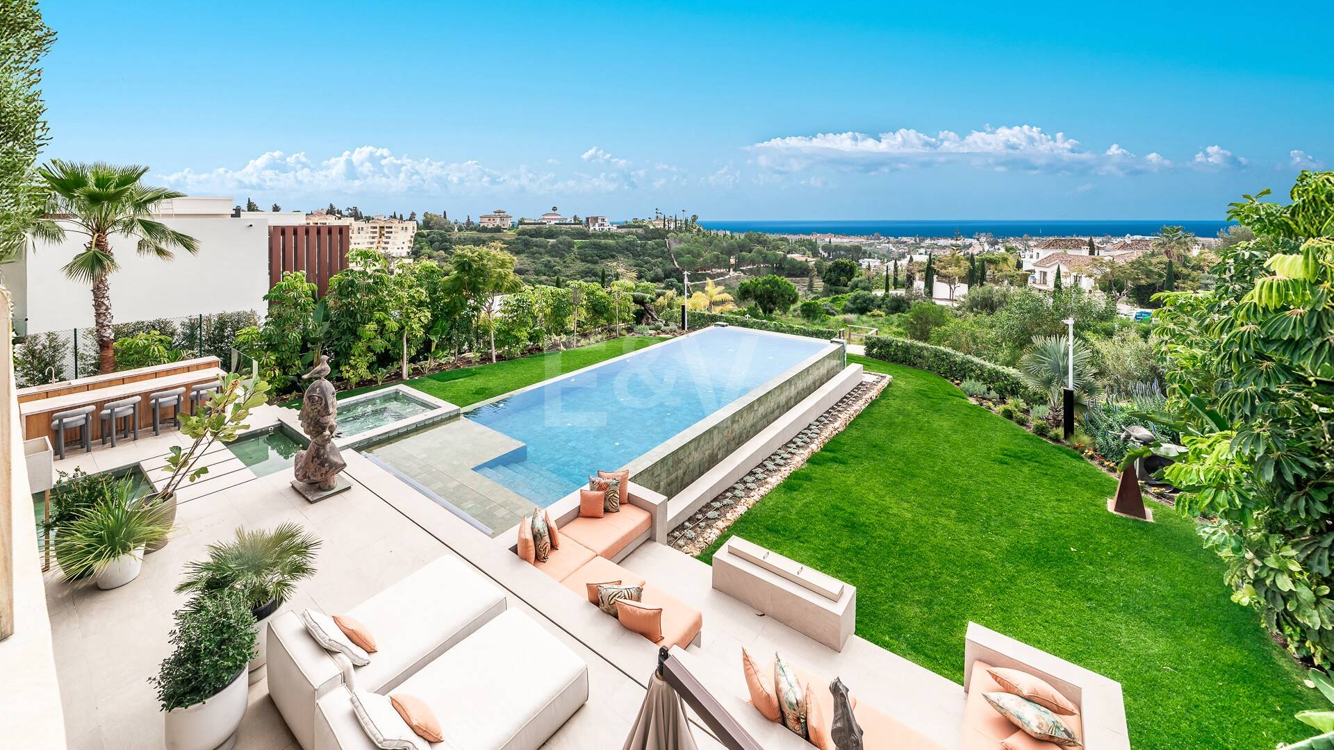 Espectacular villa en Los Flamingos con vistas panorámicas al mar