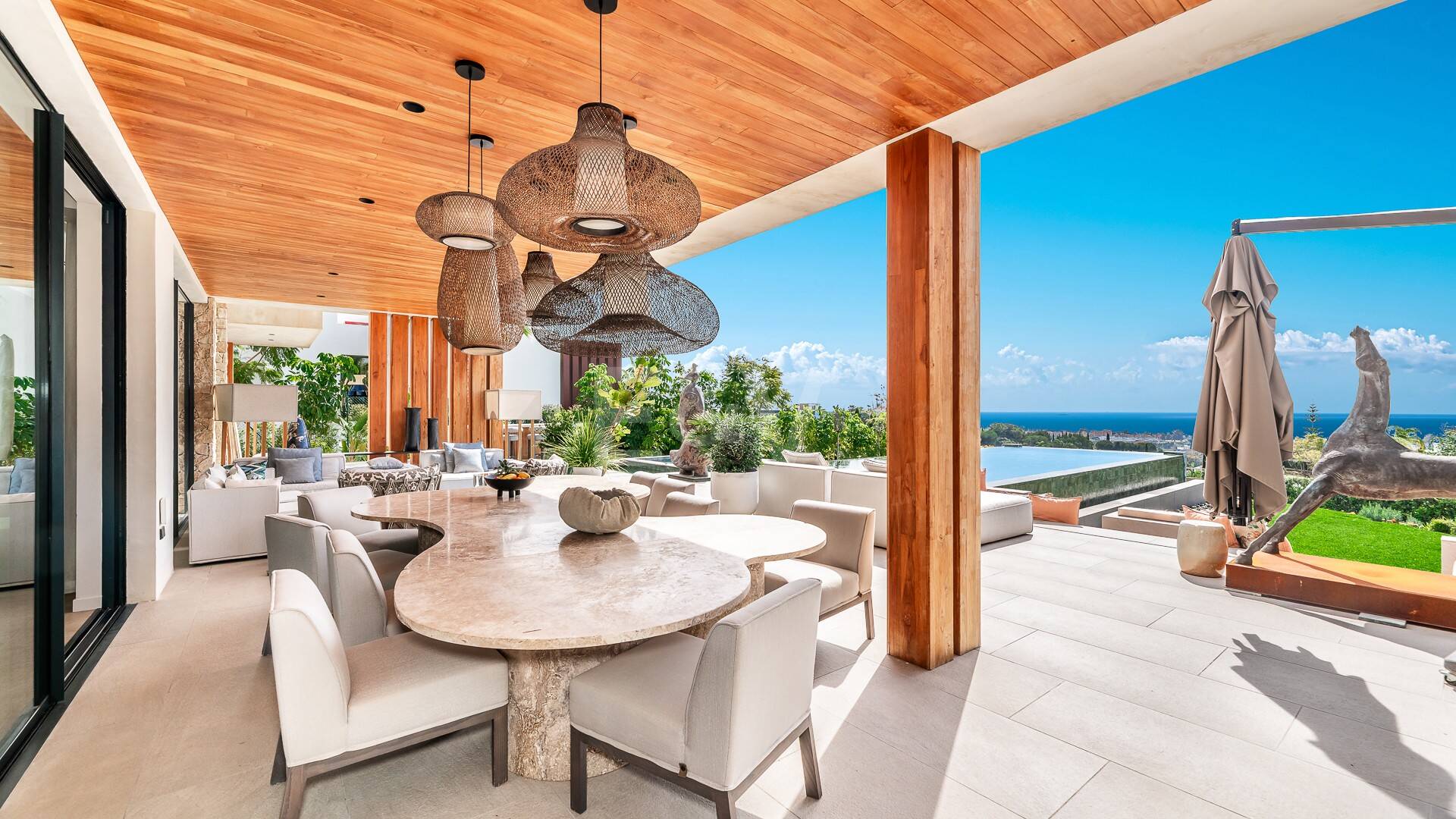 Espectacular villa en Los Flamingos con vistas panorámicas al mar