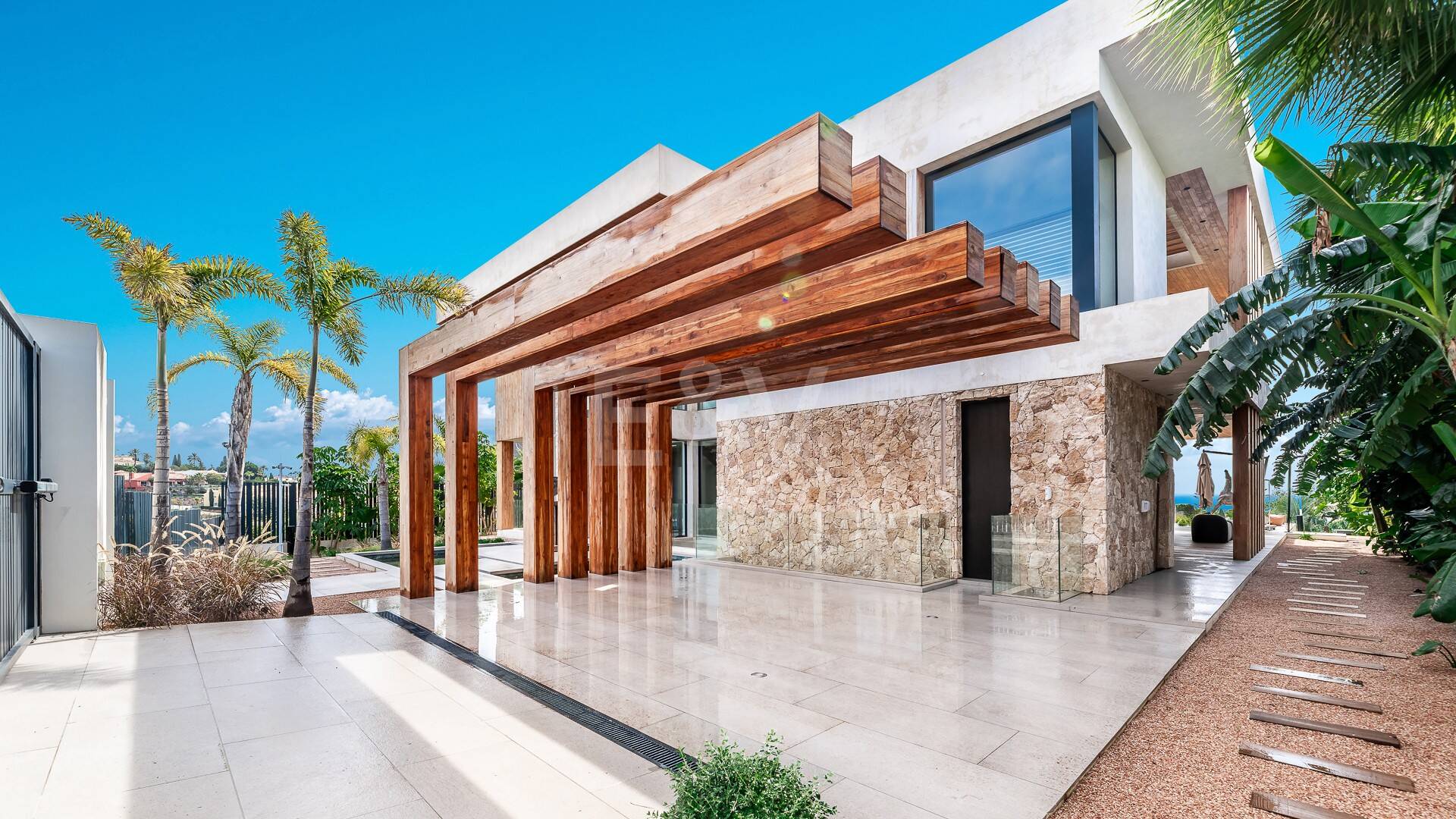 Espectacular villa en Los Flamingos con vistas panorámicas al mar