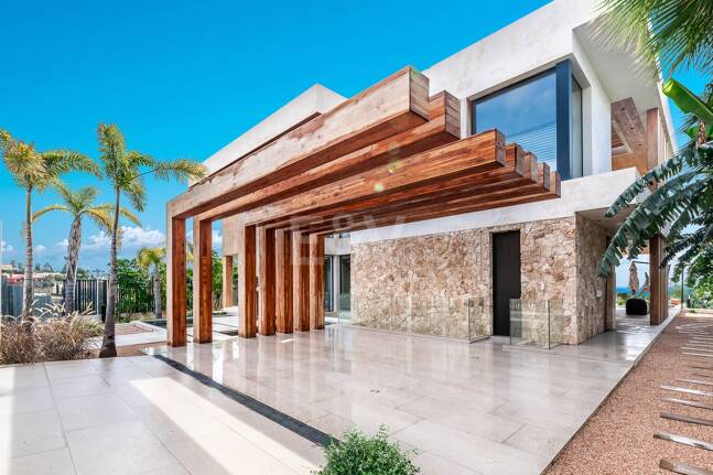 Spektakulär villa i Los Flamingos med panoramautsikt över havet